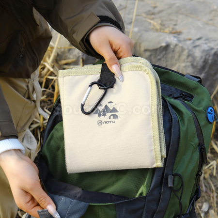 Outdoor portable folding cushion